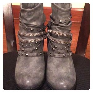 Gray ankle boots DWS